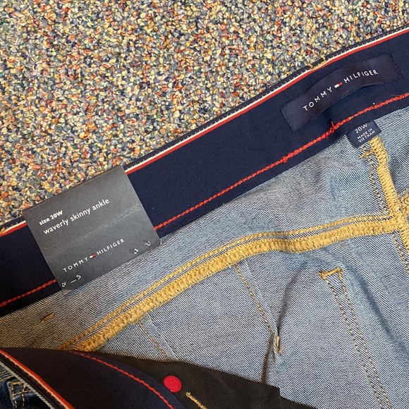 Tommy Hilfiger 20 W jeans. Slimming fit. Light blue denim. - Picture 2 of 4